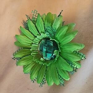 Green flower hair clip